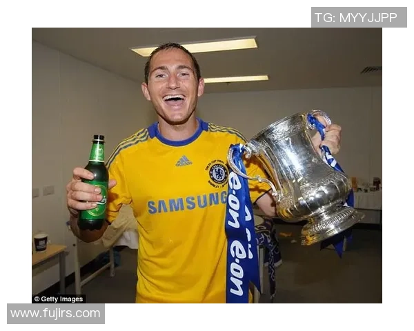 足总杯精彩对决里昂绝杀巴萨引爆全场激情时刻解析